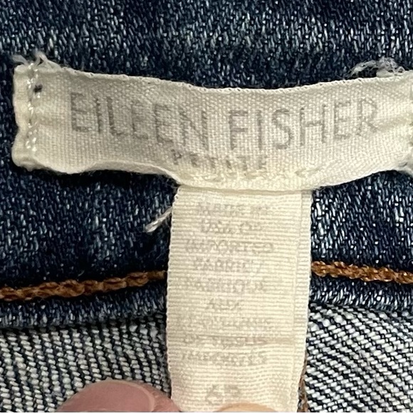 EILEEN FISHER Denim Organic Cotton Mid Rise Medium Wash
Jeans Blue Size 6 Petite - Picture 5 of 6